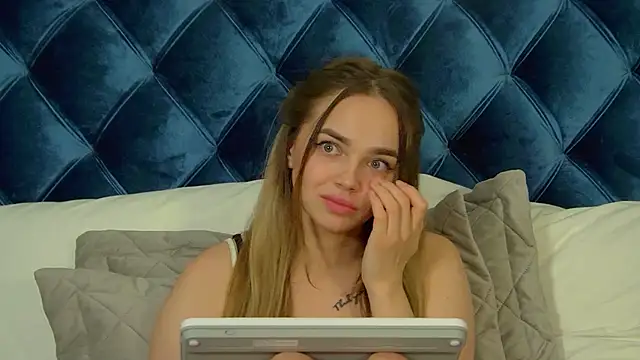 دردشة AnitaVenture الجنسية المباشرة