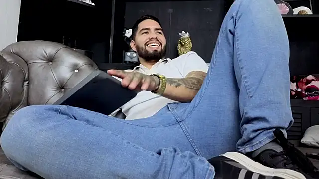 matteosantos Adlı Modelin Canlı XXX Sohbeti