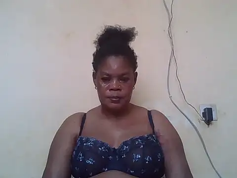 ANALQUEEN4 élő XXX-chatje