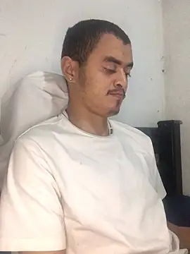 LUIGI_i: вебкам-шоу