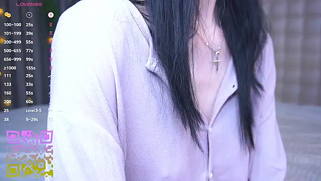 DeliaLoma élő XXX-chatje