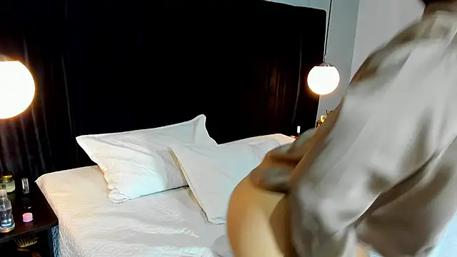 AryaLynns: онлайн-секс-чат