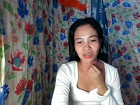 PinaySkinnyGirl élő XXX-chatje