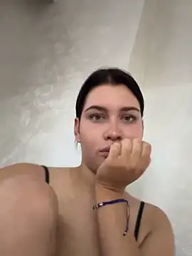 دردشة KikiWatson الجنسية المباشرة