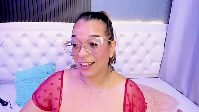 MHONIKBELUCCI live XXX chat