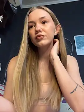 MilaMoone: онлайн-секс-чат