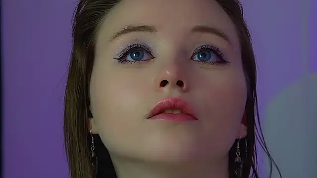 KeiraAsti élő XXX-chatje