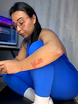 Czat XXX na żywo – Natural_BIGASS_Nina