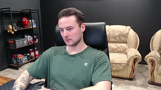 Show modela MihasikD na web-kameri