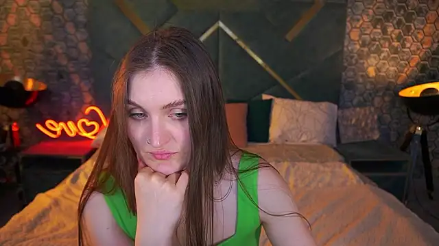 Chat +18 de EmmyCharmm ao vivo