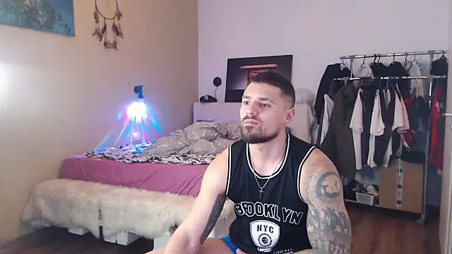 Tiberius_hunk Pertunjukan Webcam