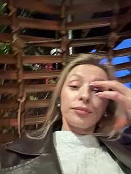 VikaBunny1 Adlı Modelin Canlı XXX Sohbeti