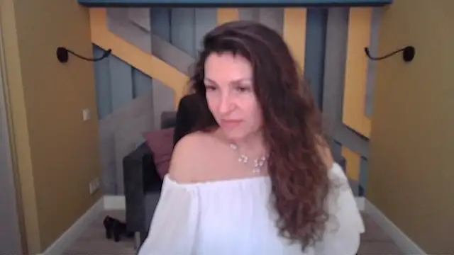 EllaLongのライブXXXチャット