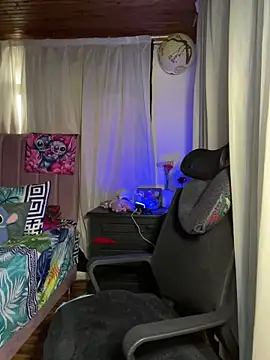 Pokazy przed kamerką – CoraVibes