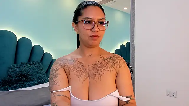 Онлайн чат XXX sharlott18