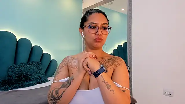 sharlott18 Adlı Modelin Canlı XXX Sohbeti