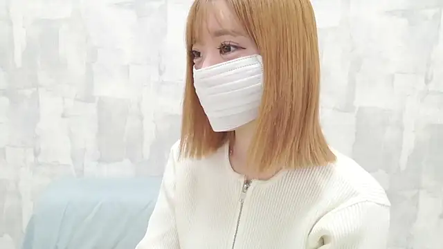 LOVE_MOMO_LOVE: διαδικτυακό σόου στην κάμερα