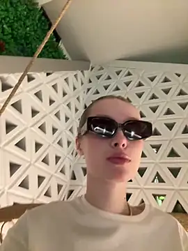 SunnyShiney Chat XXX in diretta