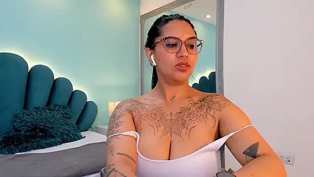 sharlott18 Live XXX Chat