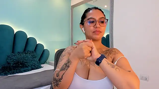 sharlott18 现场XXX聊天