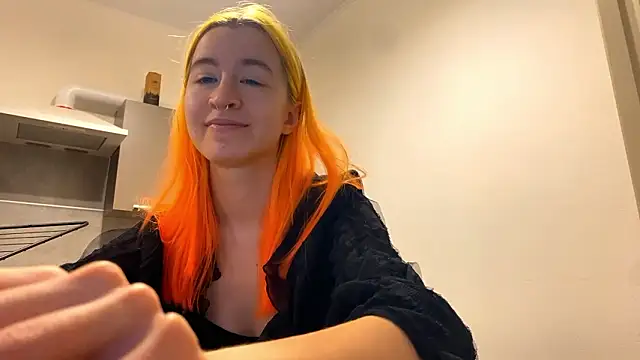 EmilyHein Adlı Modelin Canlı XXX Sohbeti