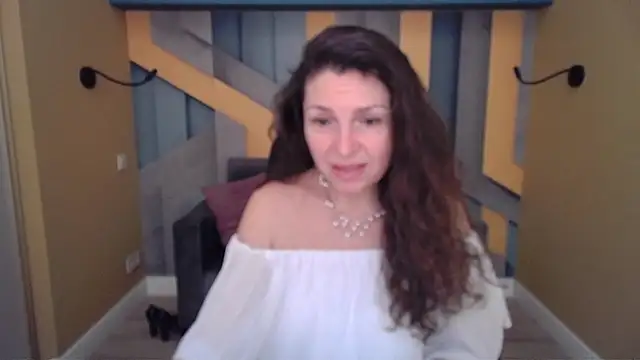 Show modela EllaLong na web-kameri