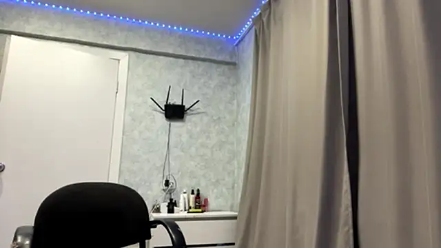 Онлайн чат XXX FoxieFlare