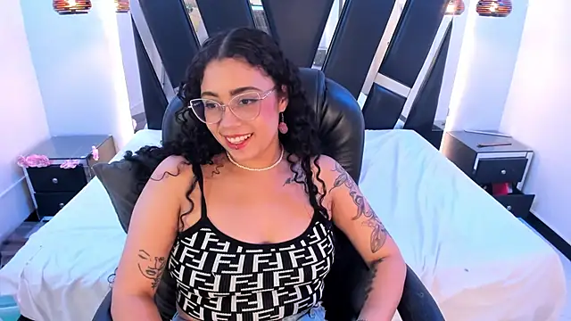 antonelllepiercee's Live XXX Chat