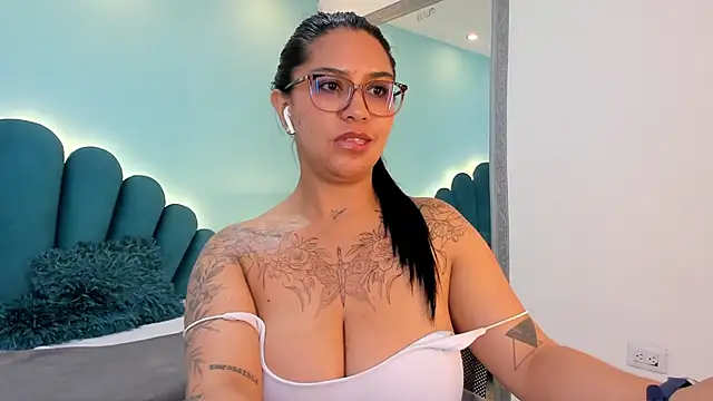 sharlott18 Chat XXX live