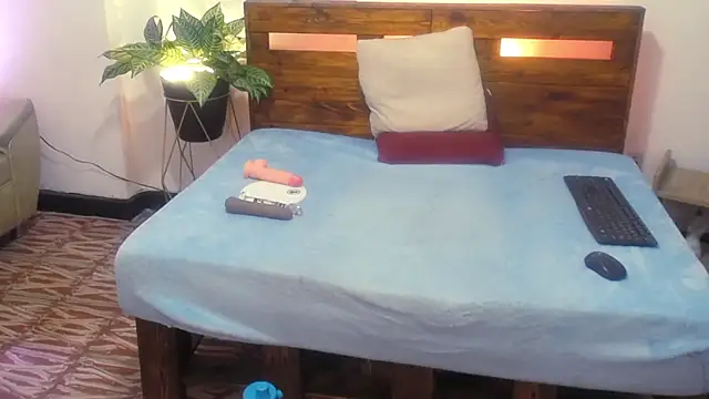 Chatroom XXX en direct de Yeseniaa25_