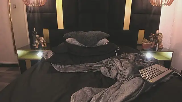 Lucio__Fox 即時 XXX 聊天