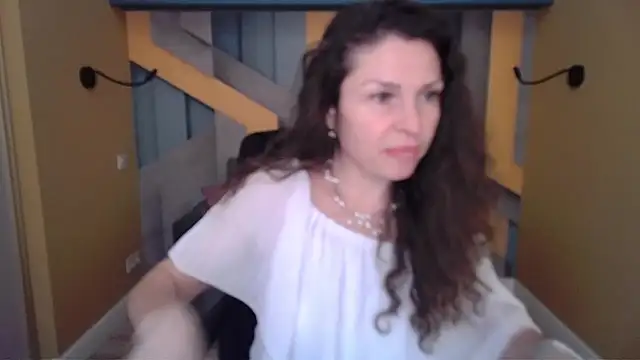 EllaLong Chat XXX in diretta