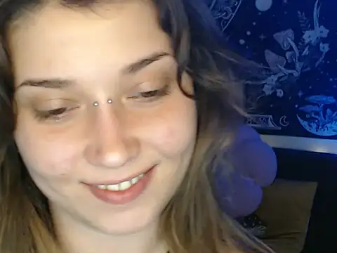 AlienforTwenty live XXX chat