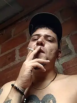 Chat +18 de HallowedMilan ao vivo