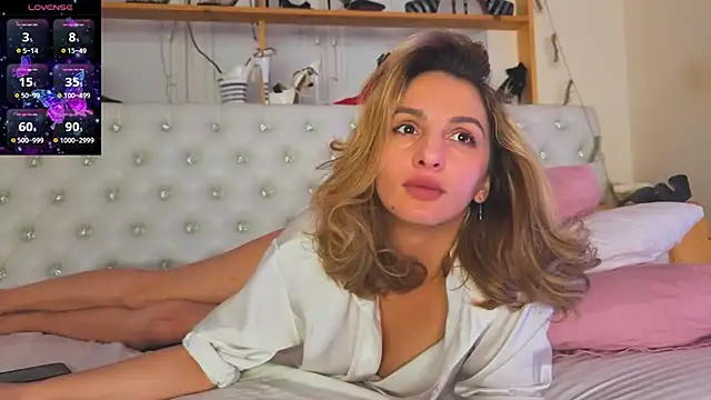 XXX chat uživo modela divamonikate