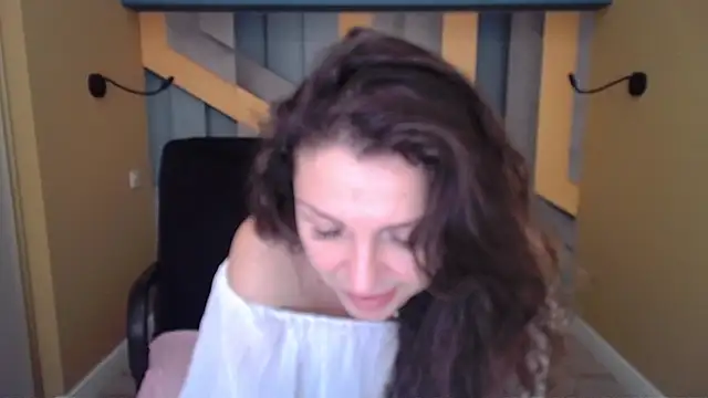 EllaLong: вебкам-шоу