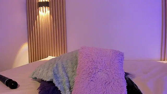 LaylaEmber: онлайн-секс-чат