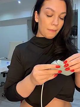 Chatroom XXX en direct de ClaraPasssion