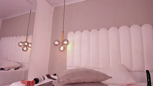 EmilyMiller_22のライブXXXチャット