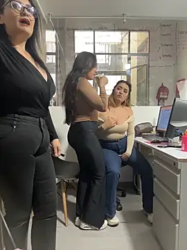 Antonella_Julieta Chat XXX live