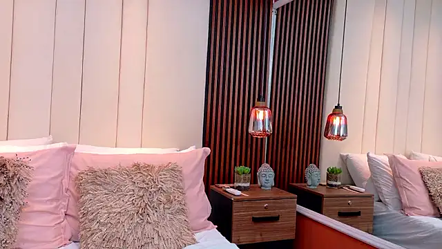 BellaConti1's Webcam Show