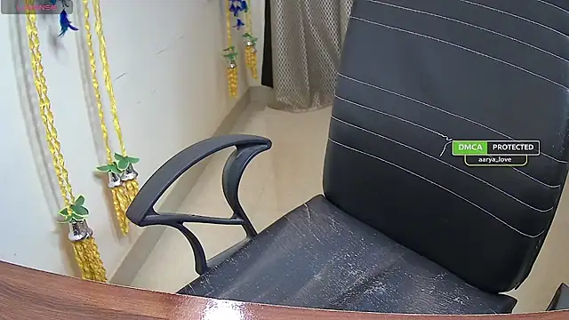 Онлайн чат XXX aarya_love