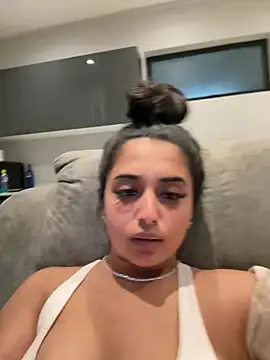 LilMisIndianx élő XXX-chatje