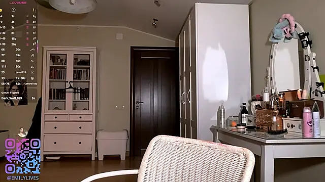 XXX chat uživo modela DarlineBrustera