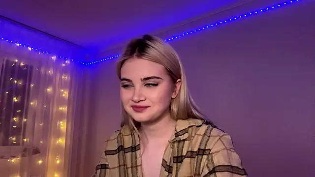 Show modela KariJarecke na web-kameri