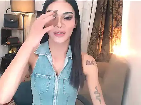 Chat +18 de yoursexyasiantsxx ao vivo