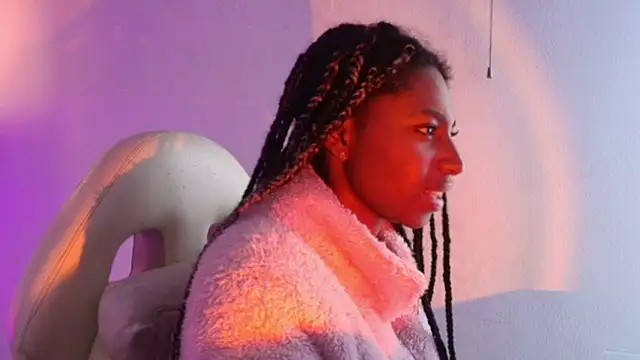 Queen_perla_ élő XXX-chatje