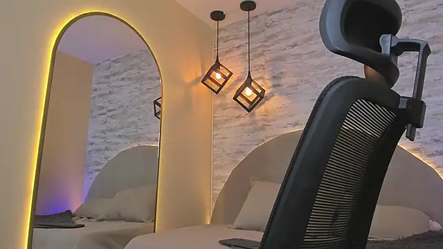 Aron_Bolt Live XXX Chat