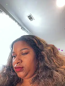 BigFineSelena Chat XXX live