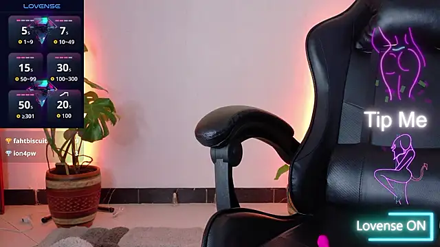 Sarasavage élő XXX-chatje